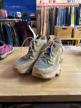 Load image into Gallery viewer, Shoe Size 10 Sorel Beige Boots
