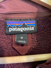 Load image into Gallery viewer, Size Medium Patagonia Purple Women's Fleece Sweatshirt
