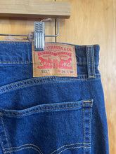 Load image into Gallery viewer, Size 36 Levi&#39;s Men&#39;s Jeans
