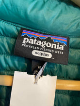 Load image into Gallery viewer, Size Medium Patagonia Men&#39;s Light Jacket
