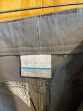 Load image into Gallery viewer, Size 34 Columbia Men&#39;s Hiking Pants
