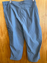 Load image into Gallery viewer, Size 18 Eddie Bauer Blue Women's Capris
