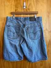 Load image into Gallery viewer, Size 38 Levi's Men's Shorts
