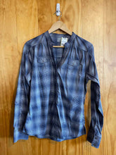 Load image into Gallery viewer, Size Medium Athleta Blue Women&#39;s Long Sleeve Shirt
