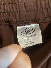 Load image into Gallery viewer, Size Medium yogipace Brown Women's Sweater &amp; Sweatshirt
