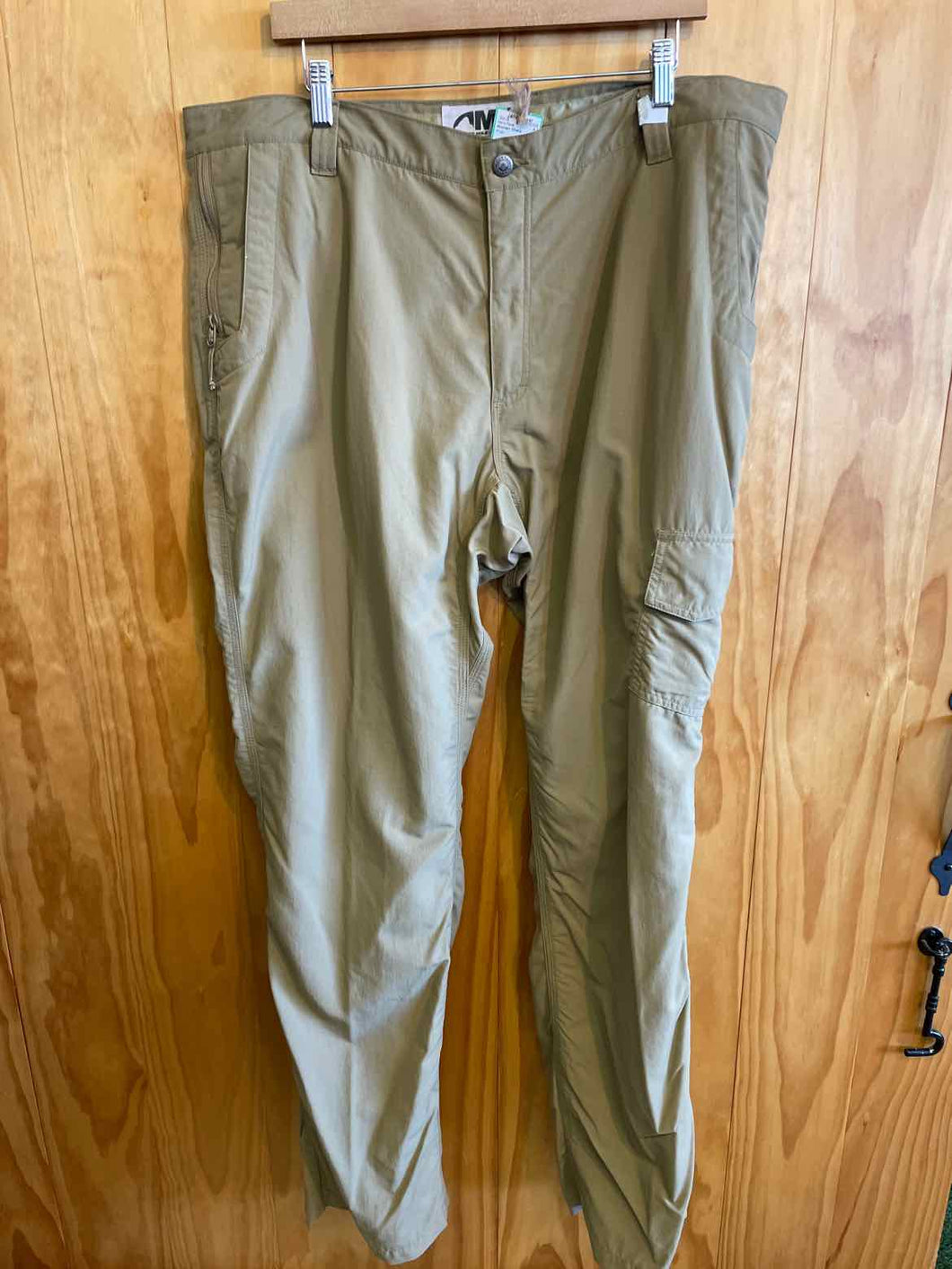 Size 42x34 Mountain Khakis Men's Pants
