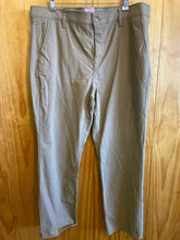 Load image into Gallery viewer, Size 38 Weatherproof Vintage Men's Pants
