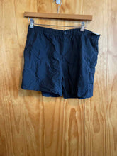 Load image into Gallery viewer, Size Large Columbia Black Women's Shorts
