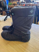 Load image into Gallery viewer, Shoe Size 5 Columbia Black Boots
