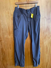 Load image into Gallery viewer, Size 32 Orvis Men's Pants
