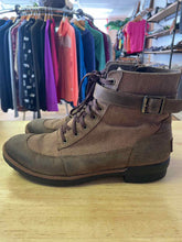 Load image into Gallery viewer, Shoe Size 9 UGG Brown Boots
