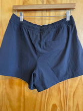 Load image into Gallery viewer, Size Medium Everlane Black Women's Shorts
