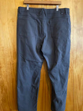 Load image into Gallery viewer, Size 38x30 Gerry Men's Pants
