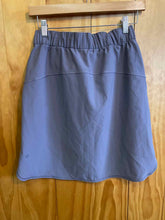 Load image into Gallery viewer, Size 6 Lululemon Purple Skirt
