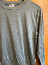 Load image into Gallery viewer, Size Unknown Vuori Green Women's Long Sleeve Shirt
