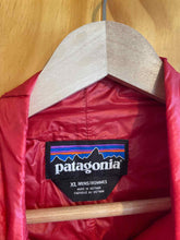 Load image into Gallery viewer, Size XL Patagonia Men&#39;s Light Jacket
