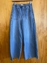 Load image into Gallery viewer, Size Small Rewash Blue Women's Jeans
