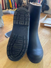 Load image into Gallery viewer, Women's Shoe Size 9 Chooka Black Boots
