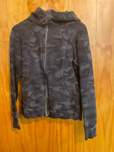 Load image into Gallery viewer, Size 10 Lululemon Black Women's Hoodie
