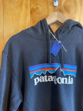 Load image into Gallery viewer, Mens Size Medium Patagonia Men&#39;s Hoodie
