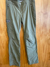 Load image into Gallery viewer, Size 8 Gander Mountain Green Women's Hiking Pants
