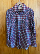 Load image into Gallery viewer, Size M Rugged Country Men's Long Sleeve Shirt

