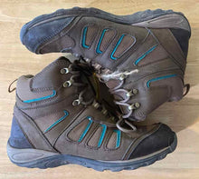 Load image into Gallery viewer, Women&#39;s Shoe Size 9 Eastland Brown Hiking Boots
