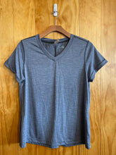Load image into Gallery viewer, Size XL The North Face Grey Women's Short Sleeve Shirt
