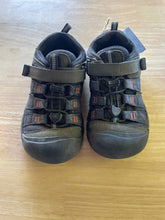 Load image into Gallery viewer, Child Size 1 Keen Boy's Shoe &amp; Boot
