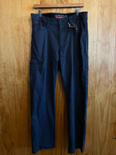 Load image into Gallery viewer, Size 33x30 Wrangler Men's Pants
