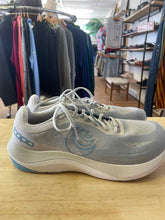 Load image into Gallery viewer, Shoe Size 9.5 Topo Grey Running Shoes
