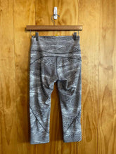 Load image into Gallery viewer, Size Small Lululemon Black and White Women&#39;s Leggings
