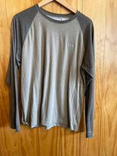 Load image into Gallery viewer, Size Large Columbia Men's Long Sleeve Shirt
