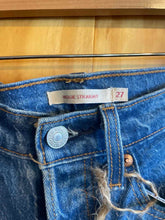 Load image into Gallery viewer, Size 27 Levi Blue Women's Jeans
