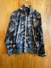 Load image into Gallery viewer, Size Small The North Face Men's Light Jacket
