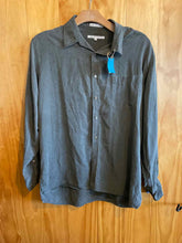 Load image into Gallery viewer, Size XL Perry Ellis Men&#39;s Long Sleeve Shirt
