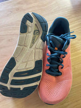 Load image into Gallery viewer, Women&#39;s Shoe Size 9 Topo Pink Running Shoes
