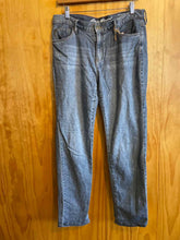 Load image into Gallery viewer, Size 6 Eddie Bauer Blue Women&#39;s Jeans
