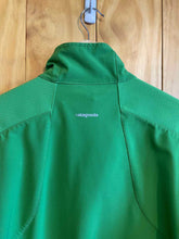 Load image into Gallery viewer, Size Large Patagonia Men&#39;s Light Jacket
