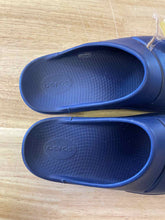 Load image into Gallery viewer, Shoe Size 11 Oofos Navy Sandals
