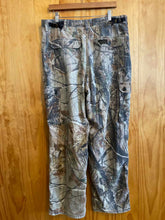 Load image into Gallery viewer, Size 34x30 Real Tree Men&#39;s Pants
