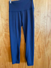 Load image into Gallery viewer, Size 4 Lululemon Black Women's Leggings
