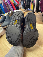 Load image into Gallery viewer, 8 Keen Men's Shoes
