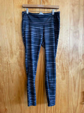 Load image into Gallery viewer, Size Medium Columbia Black Women&#39;s Leggings
