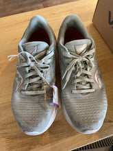 Load image into Gallery viewer, Women&#39;s Shoe Size 8 Saucony Sage Green Running Shoes
