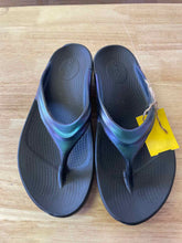 Load image into Gallery viewer, Shoe Size 10 Oofos Black Flip Flops
