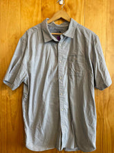 Load image into Gallery viewer, Size XXL The North Face Men's Short Sleeve Shirt
