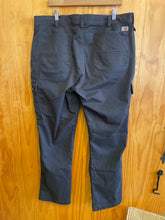 Load image into Gallery viewer, Size 40x32 Duluth Trading Men's Pants

