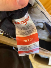 Load image into Gallery viewer, Size 30x30 Wrangler Men's Hiking Pants
