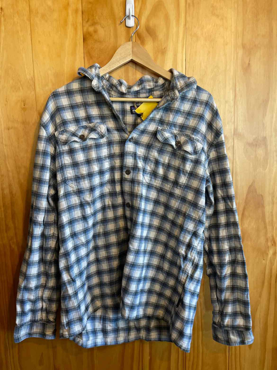 Size L Patagonia Men's Long Sleeve Shirt